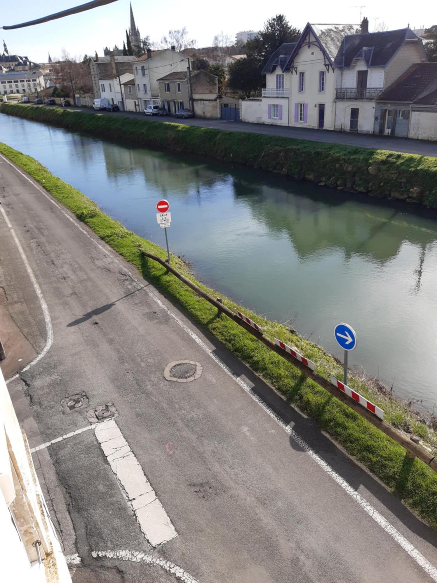 Niort Au Bord De L'Eau 3 Apartment Luaran gambar